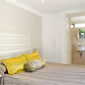 Echo Friendly Sunny Contemporary Garden Flat Apartment Cape Town